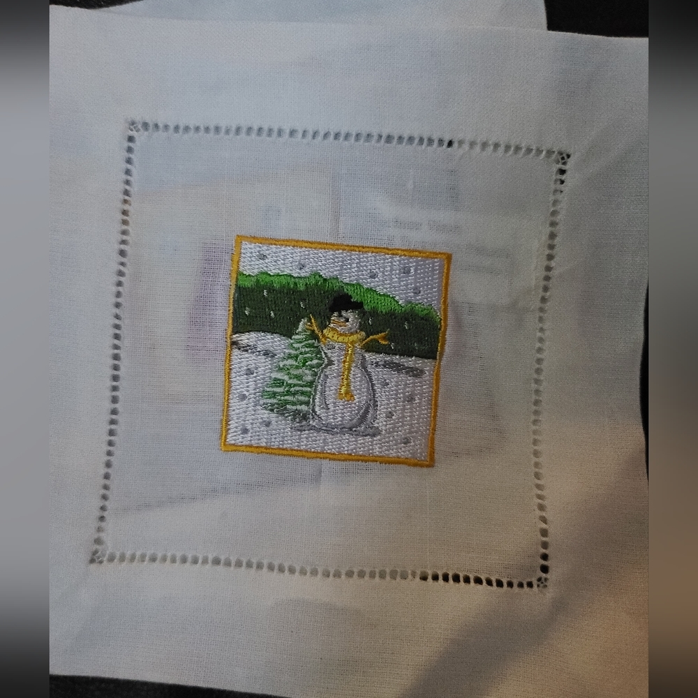 Holiday linen embroidered napkins 6 - Picture 6 of 10
